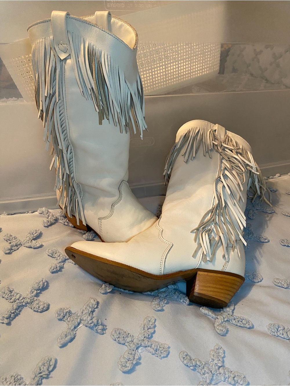 Dingo, white leather fringe cowboy boots size 6, Preloved